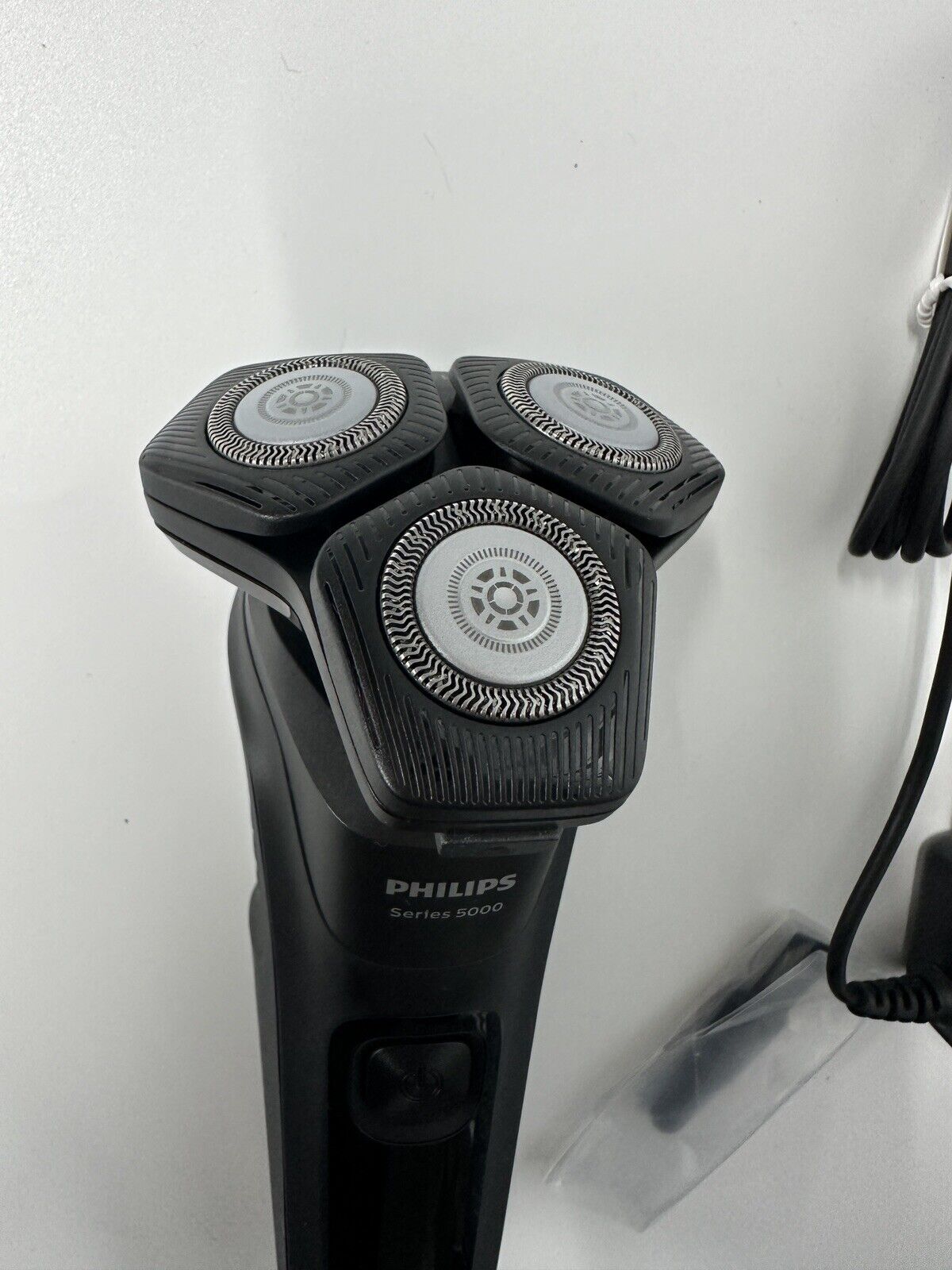 Philips Series 5000 SkinIQ Rechargeable Wet and Dry Electric Shaver - S5585/30