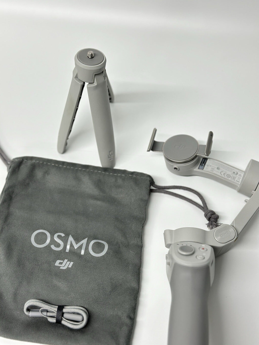 DJI OM 4 SE 3-Axis Smartphone Gimbal Stabilizer with Tripod - Grey