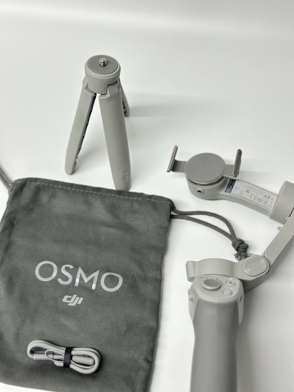 DJI OM 4 SE 3-Axis Smartphone Gimbal Stabilizer with Tripod - Grey