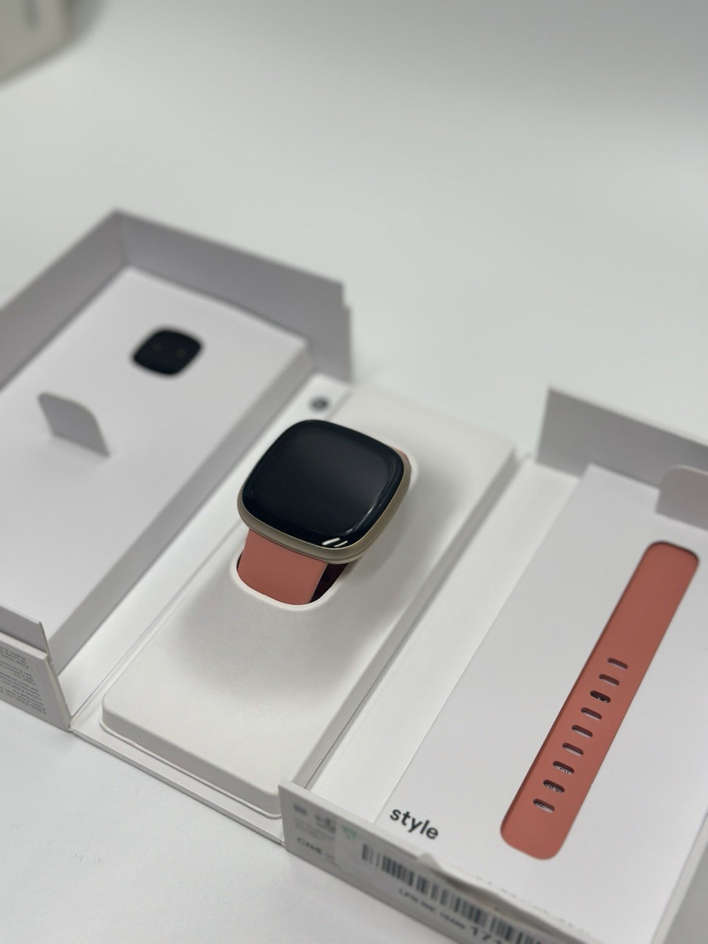 Fitbit Versa 3 Smartwatch + GPS – Pink/Gold
