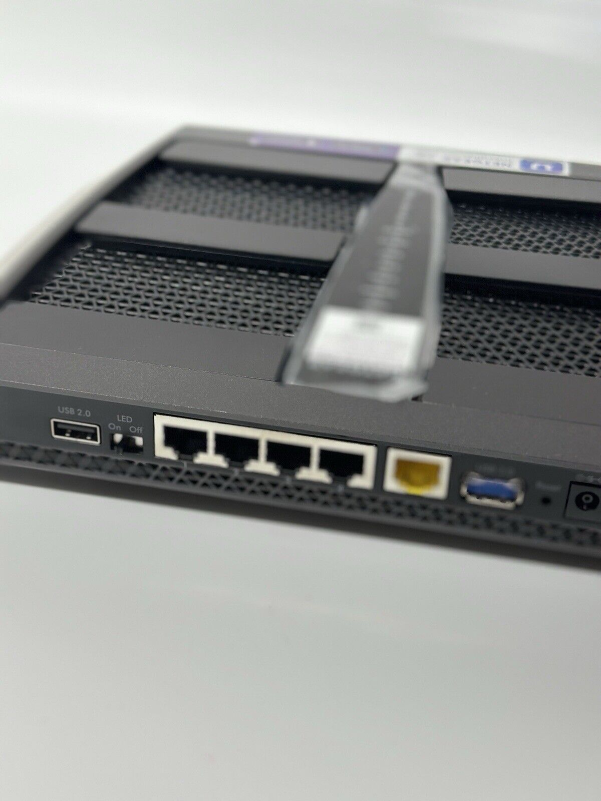 NETGEAR R8000-100UKS Nighthawk X6 Tri-Band 3.2Gbps Router - Black