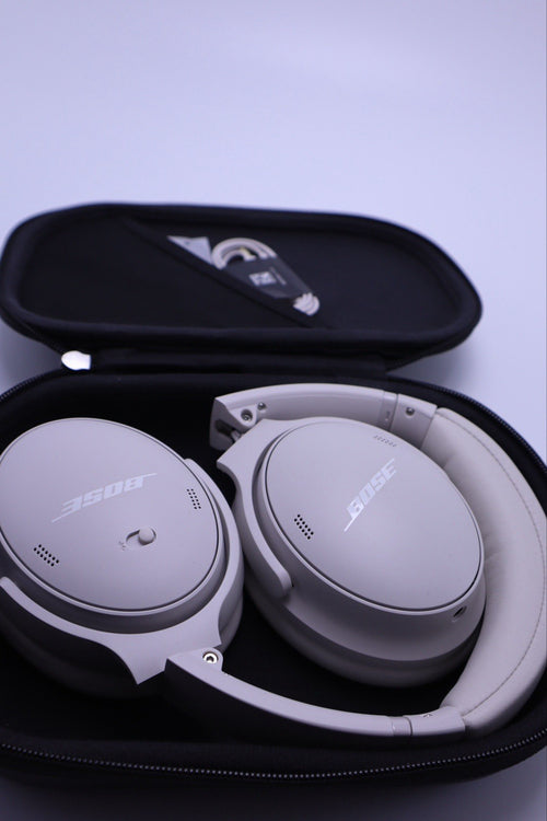 Bose QuietComfort Ultra Over-Ear Headphones - White Smoke- Grade A