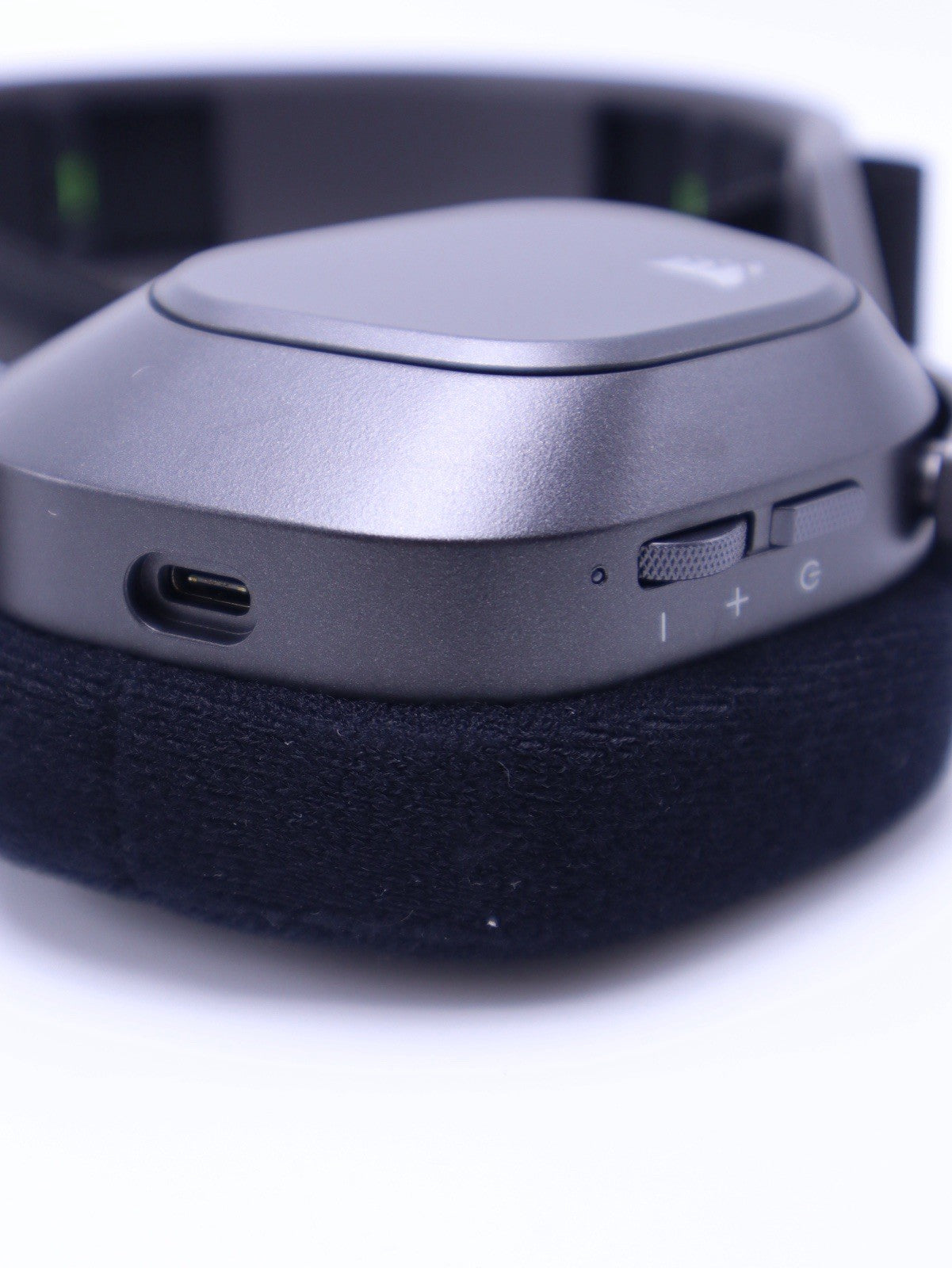 Corsair HS80 Max Bluetooth Wireless RGB On-Ear Gaming Headset Black- Grade A !