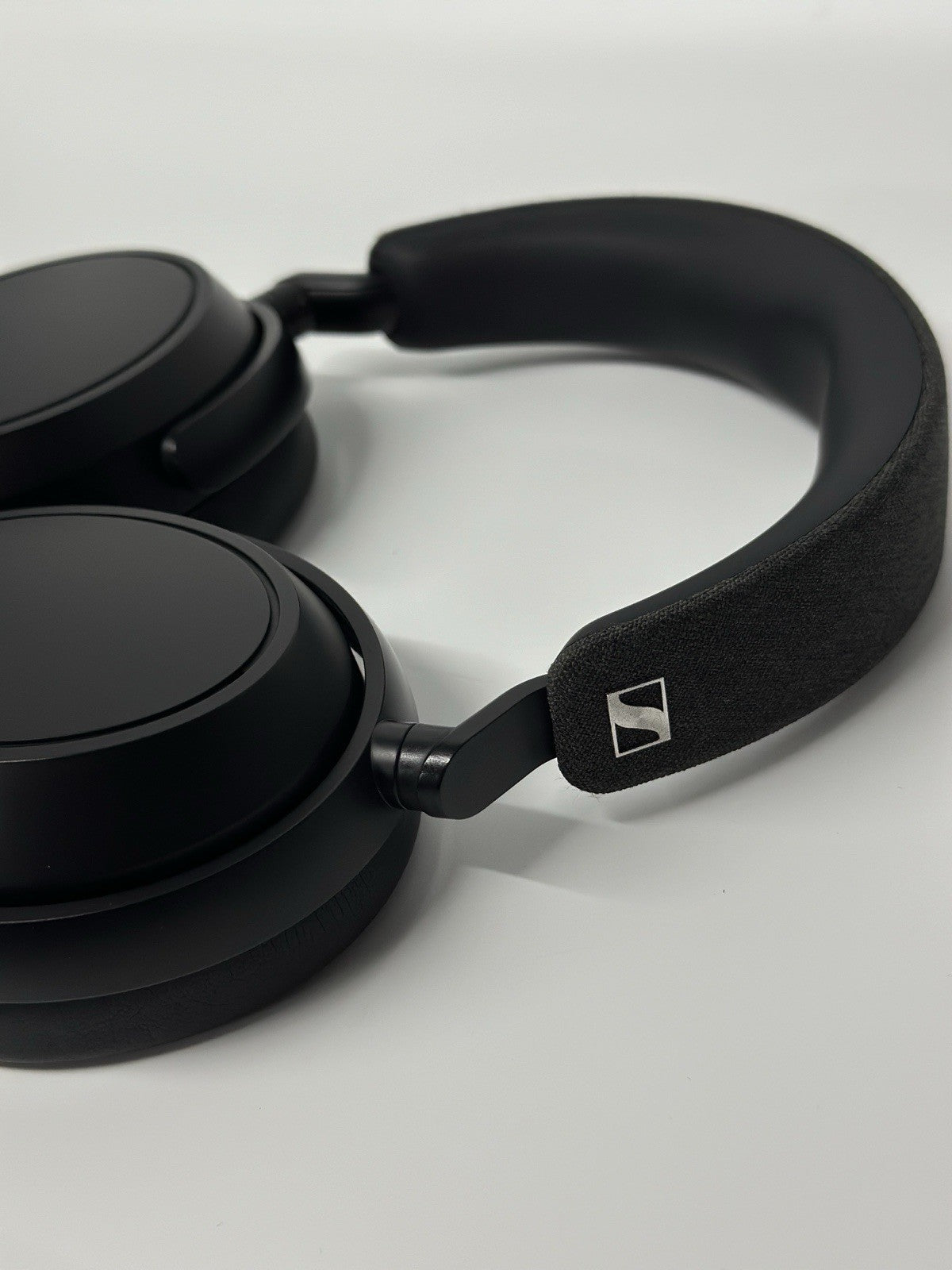 Sennheiser MOMENTUM 4 Wireless Over the Ear Headphones - Grade A- Black (509266)