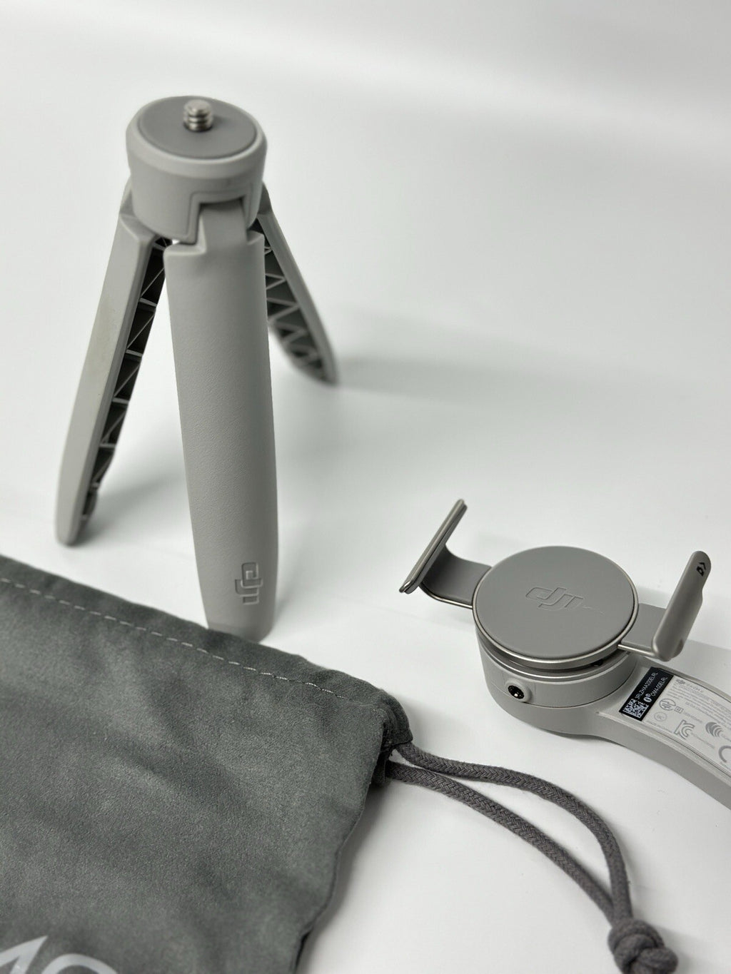 DJI OM 4 SE 3-Axis Smartphone Gimbal Stabilizer with Tripod - Grey