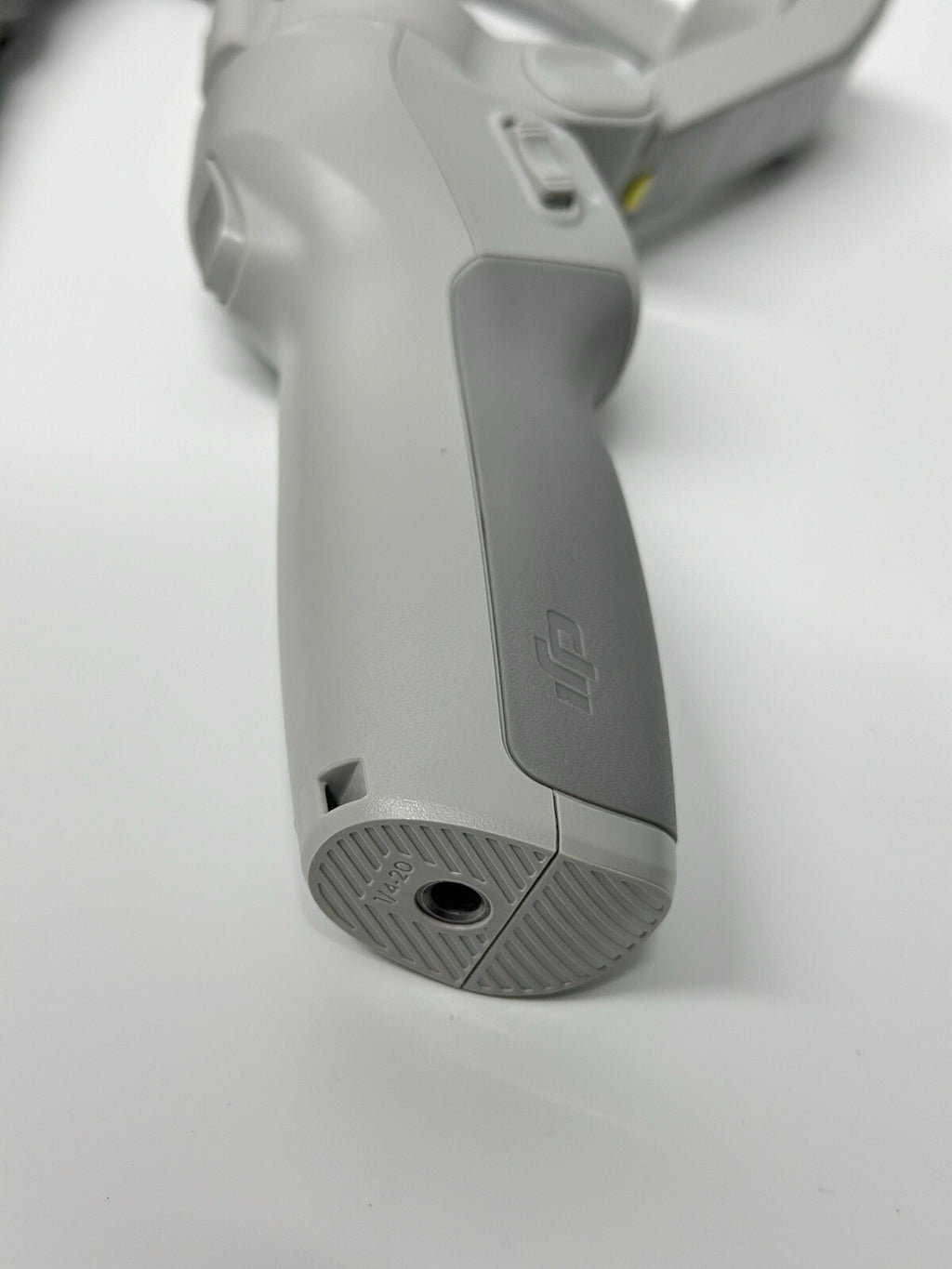 DJI OM 4 SE 3-Axis Smartphone Gimbal Stabilizer with Tripod - Grey