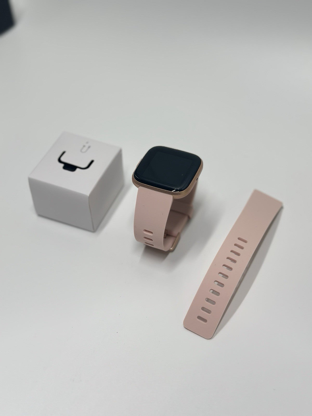 Fitbit Versa 2 Health & Fitness Smartwatch with Voice Control - Rose Gold