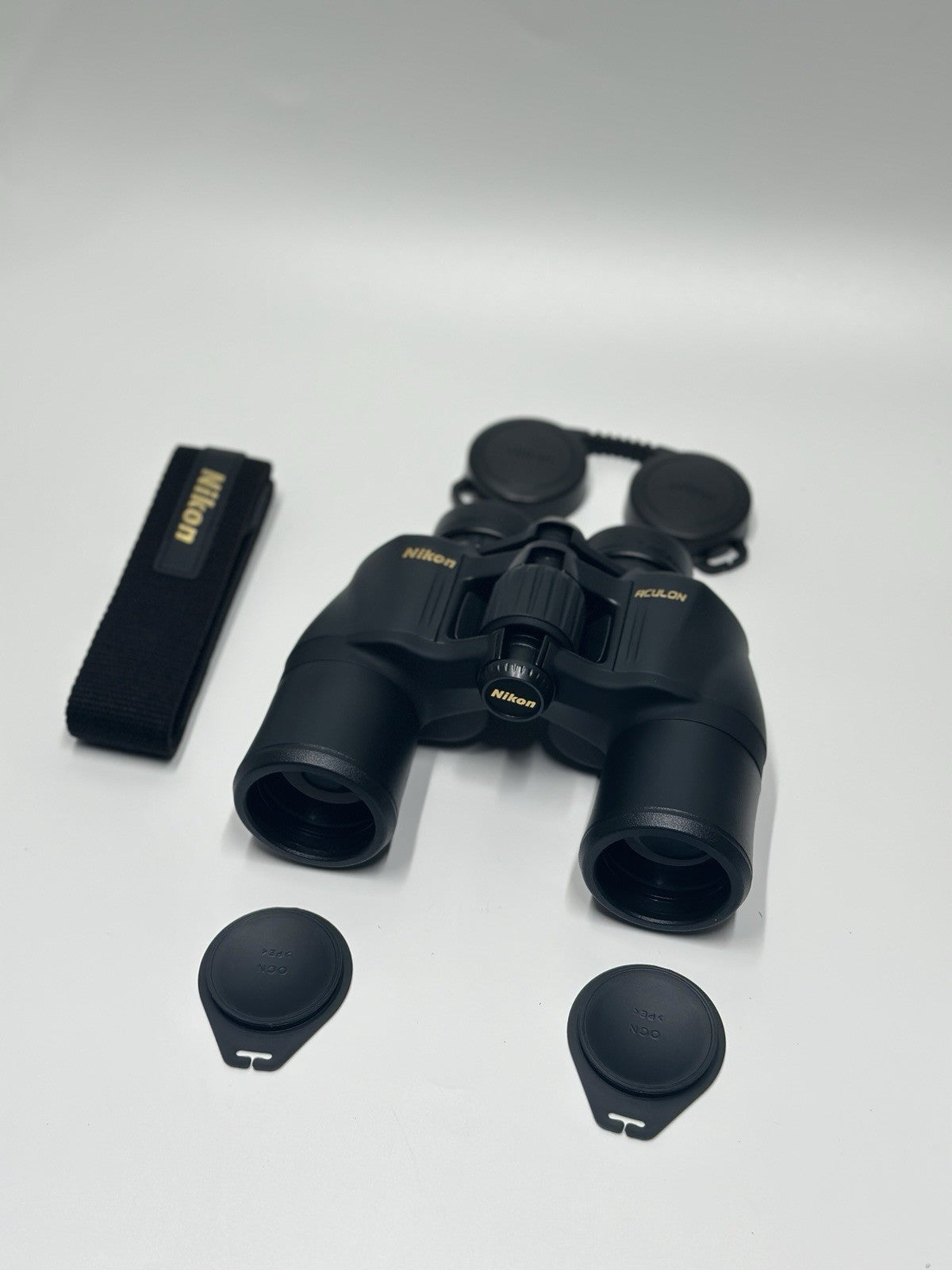 Nikon Aculon 8x42  Binoculars - Black A211- Grade A+
